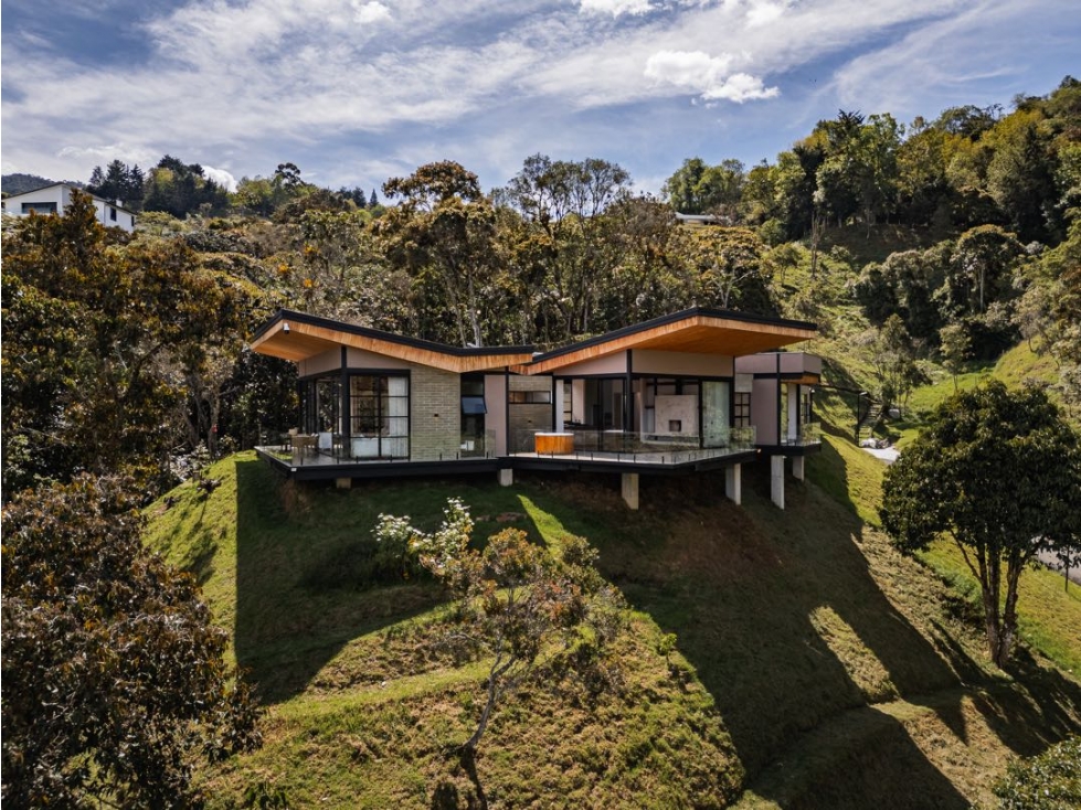 VENDEMOS CASA MODERNA NUEVA EN UNIDAD CERRADA (FIZEBAD)