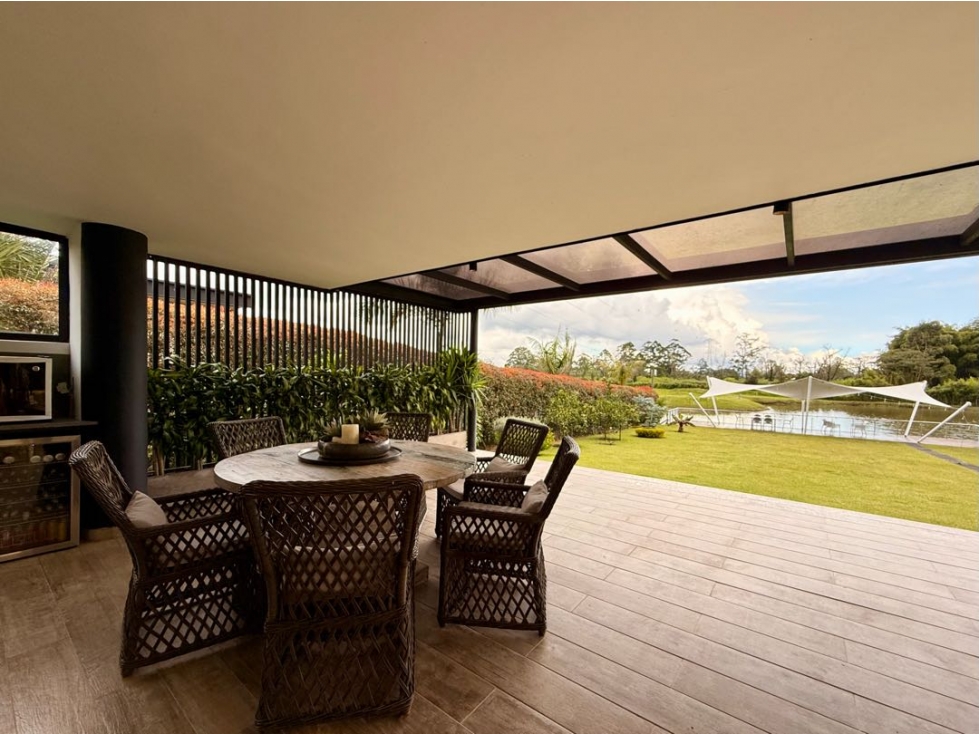 VENDEMOS CASA MODERNA VISTA AL LAGO UNIDAD CERRADA LLANOGRANDE — foto 3