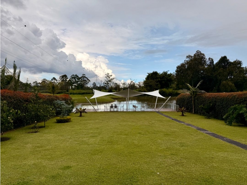 VENDEMOS CASA MODERNA VISTA AL LAGO UNIDAD CERRADA LLANOGRANDE — foto 4