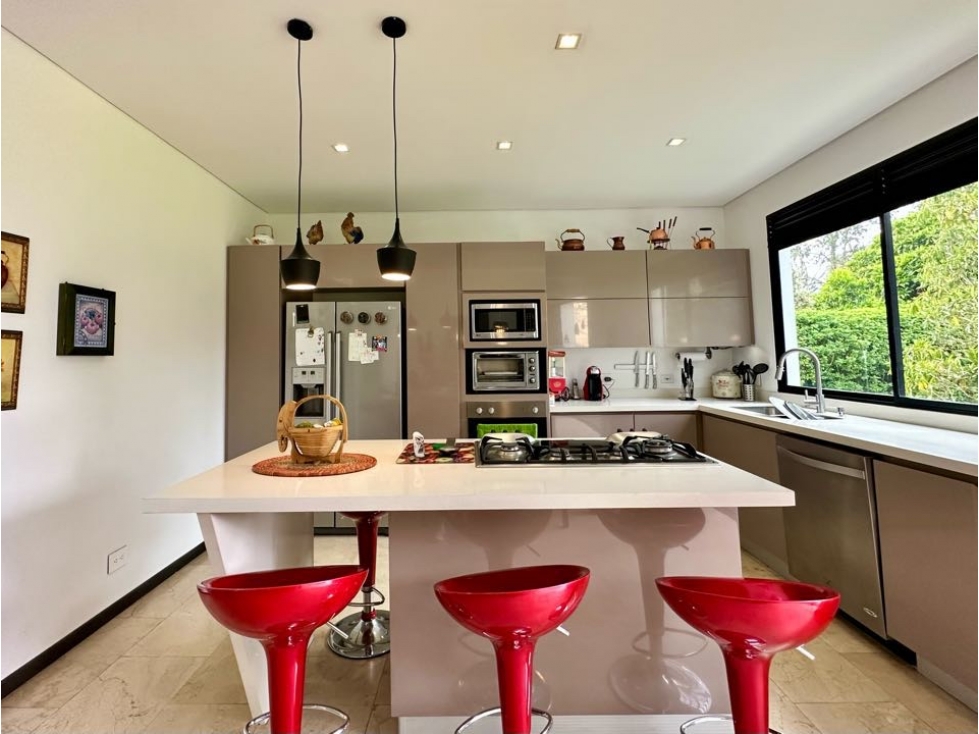 VENDEMOS CASA UNIDAD CERRADA MUY EXCLUSIVA LLANOGRANDE — foto 2