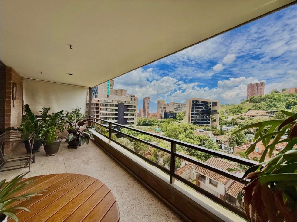 Gran apartamento para remodelar en la mejor ubicación del Poblado