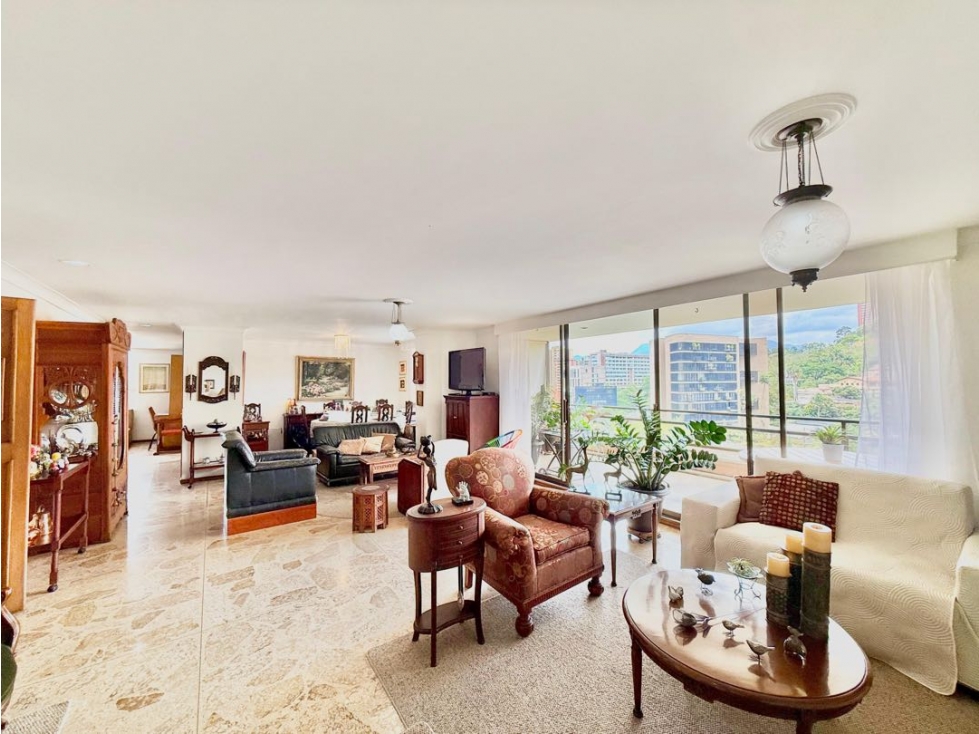 Gran apartamento para remodelar en la mejor ubicación del Poblado — foto 2
