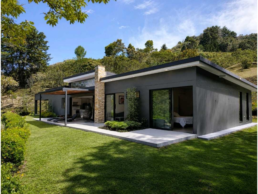 VENDEMOS ESPECTACULAR CASA INDEPENDIENTE EN SAJONIA 9260m² DE TERRENO