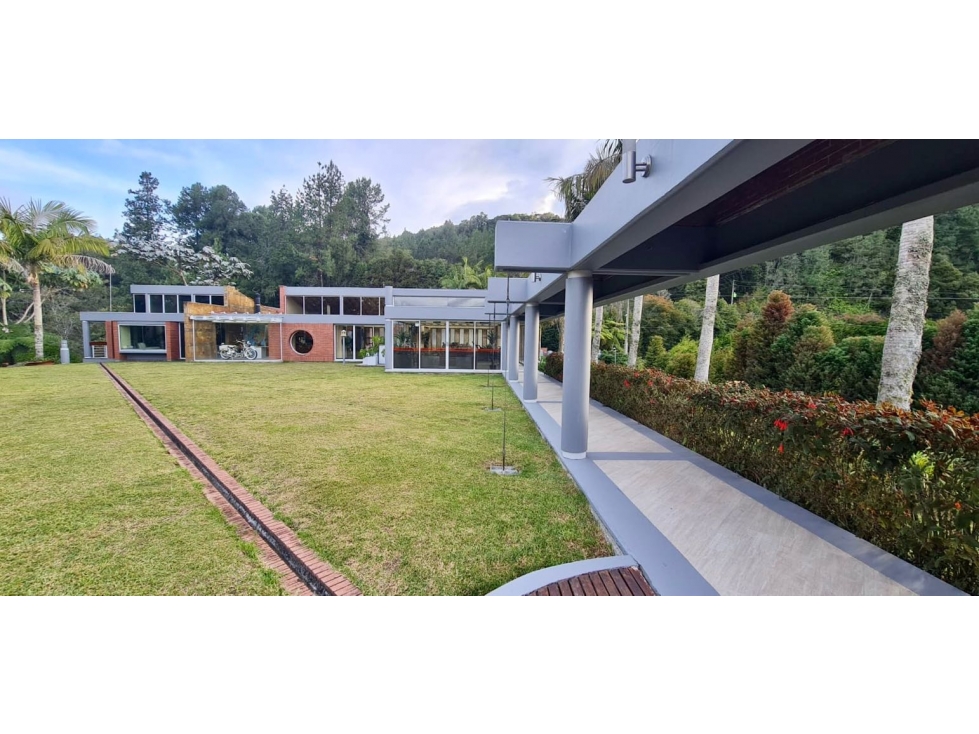 VENDEMOS HERMOSA CASA DE UN NIVEL EN ALTO DE LAS PALMAS