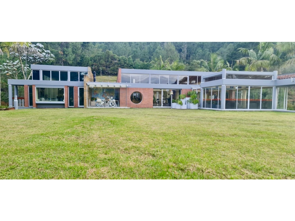 VENDEMOS HERMOSA CASA DE UN NIVEL EN ALTO DE LAS PALMAS — foto 2
