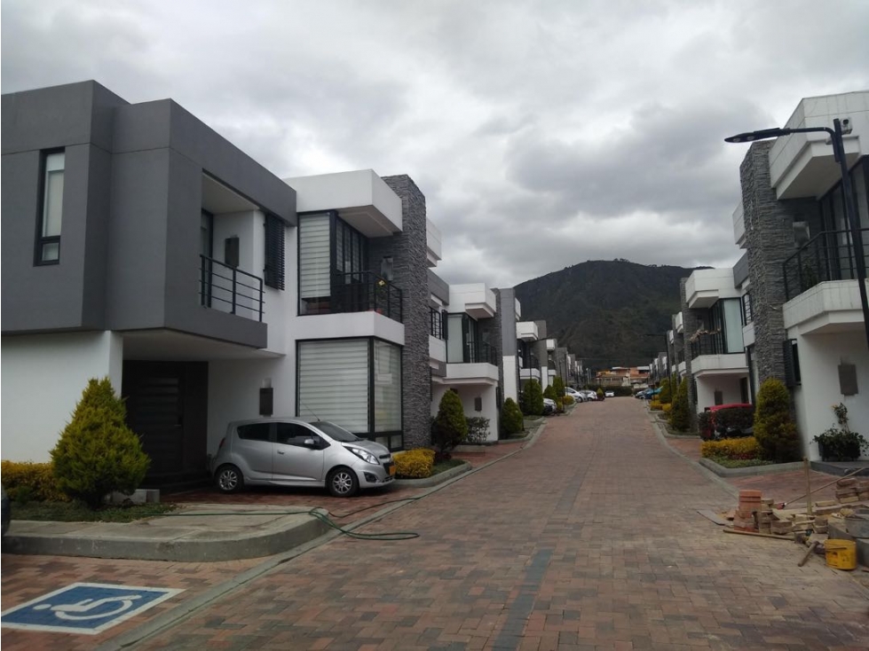 Vendemos hermosa casa campestre en cota!!