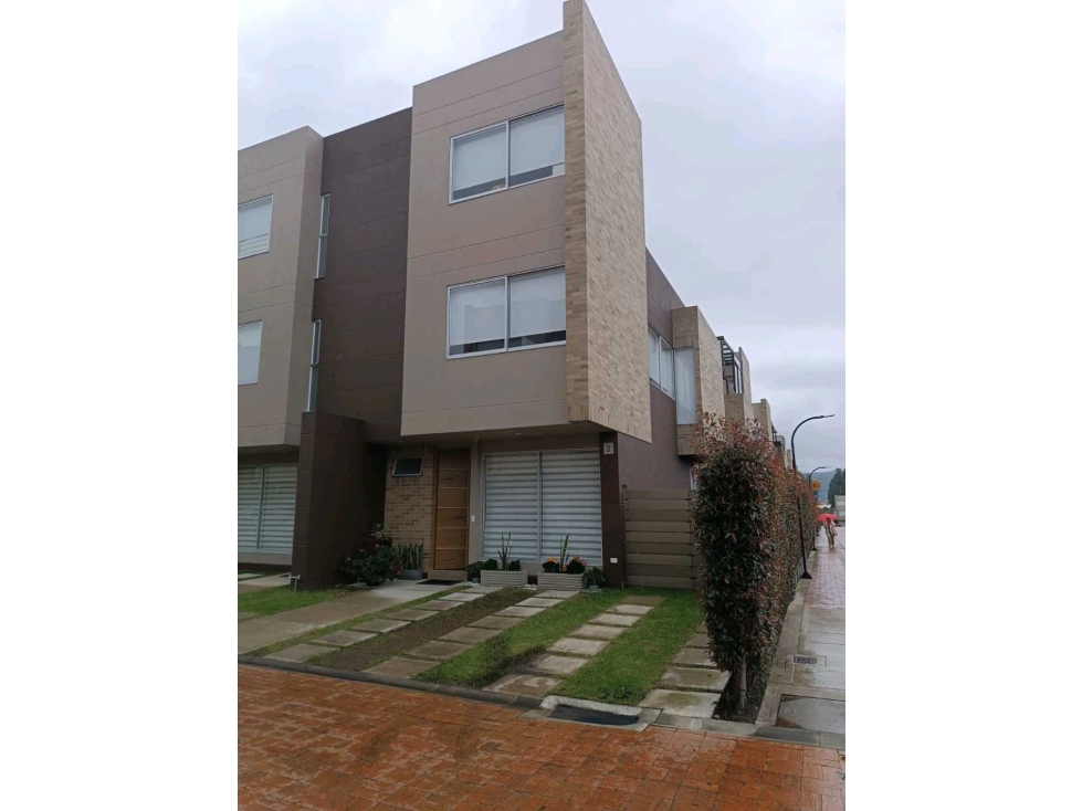Vendemos hermosa casa en chía !!