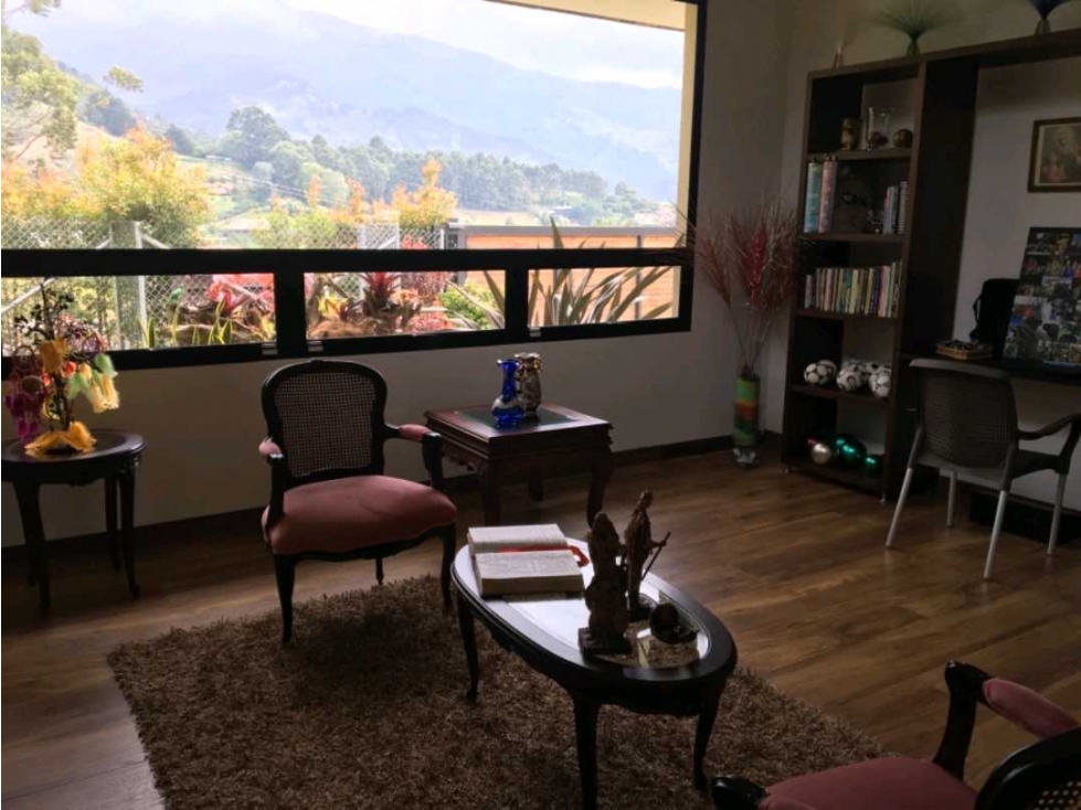 VENDO HERMOSA CASA DE UN NIVEL CERCA DE CITY PLAZA — foto 2
