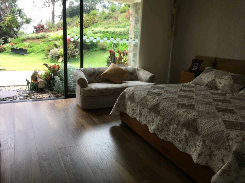 VENDO HERMOSA CASA DE UN NIVEL CERCA DE CITY PLAZA — foto 3
