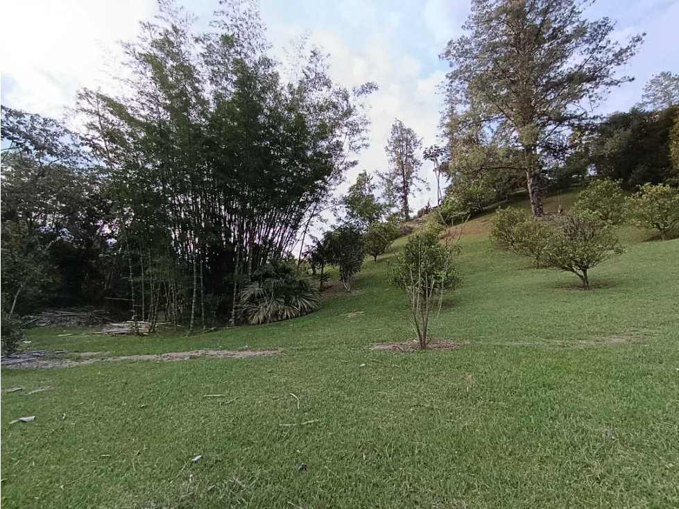 VENDEMOS LOTE EN PARCELACIÓN EXCLUSIVA EN EL RETIRO EL CHUSCAL — foto 2
