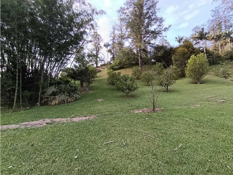 VENDEMOS LOTE EN PARCELACIÓN EXCLUSIVA EN EL RETIRO EL CHUSCAL — foto 3