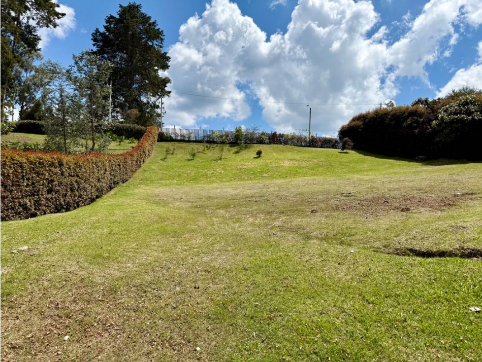 VENDEMOS LOTE EN UNIDAD CERRADA ALTO DE LAS PALMAS — foto 2