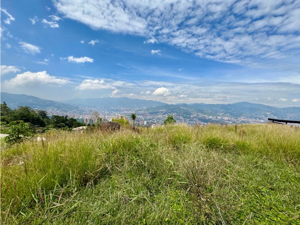 VENDEMOS LOTE EN UNIDAD CERRADA EN BALSOS CON SÚPER VISTA A LA CIUDAD — foto 2