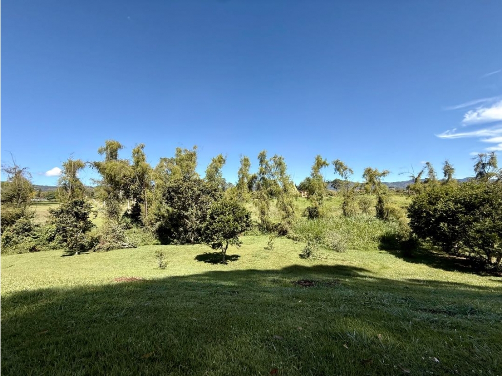 VENDEMOS LOTE EN UNIDAD EXCLUSIVA CERCA CLUB CAMPESTRE LLANOGRANDE — foto 4