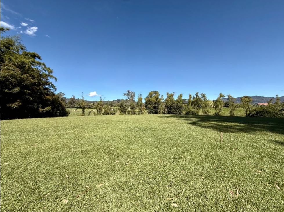 VENDEMOS LOTE EN UNIDAD EXCLUSIVA CERCA CLUB CAMPESTRE LLANOGRANDE — foto 6