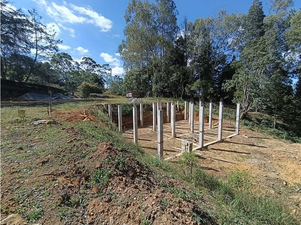 VENDEMOS LOTE INDEPENDIENTE DE 3.000m² A 10 MINUTOS DEL AEROPUERTO JMC