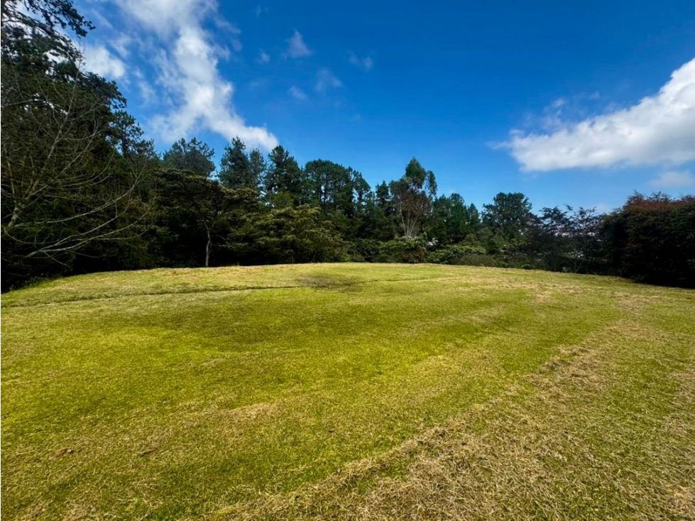 VENDEMOS LOTE UNIDAD CERRADA ALTO DE LAS PALMAS CON RESERVA NATURAL — foto 2