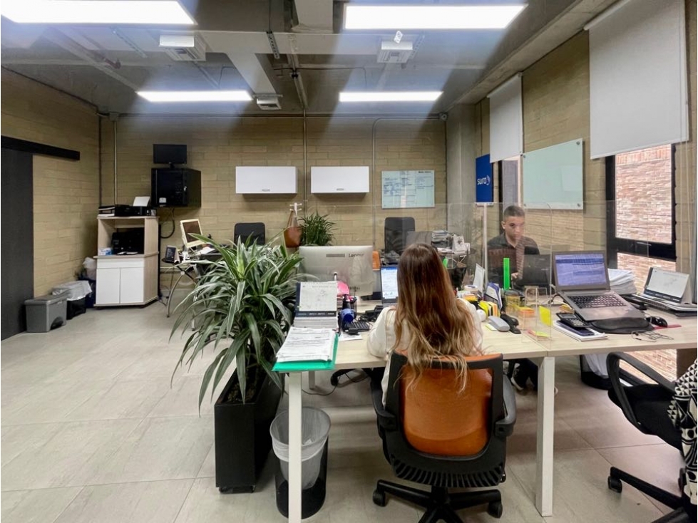 VENDEMOS OFICINA EN EDIFICIO EMPRESARIAL CERCA A COLCAFE — foto 2