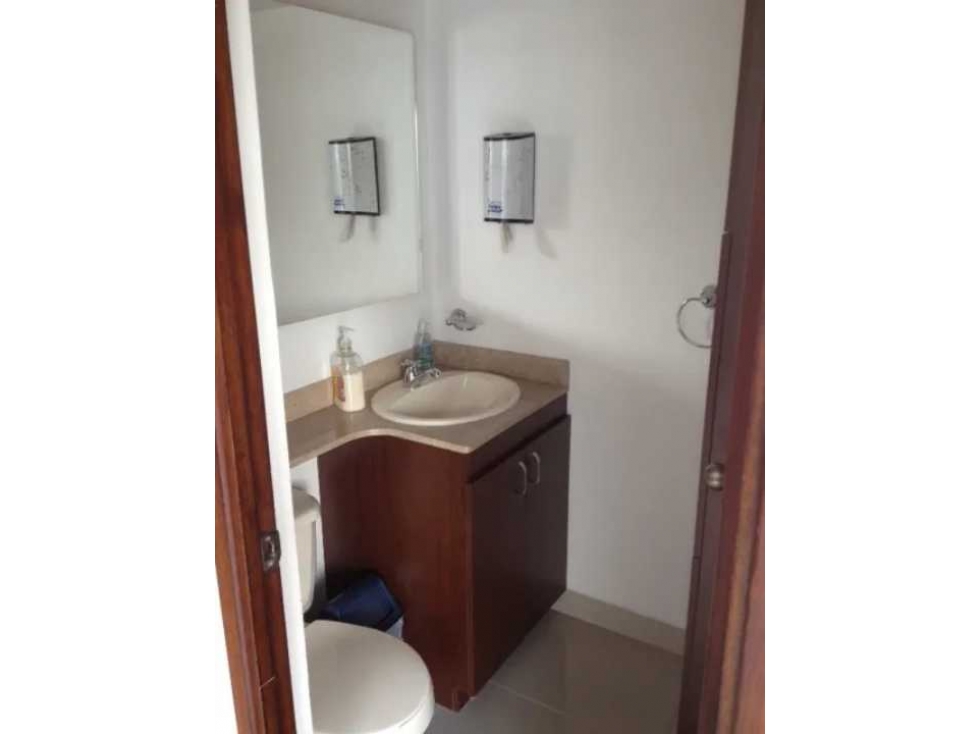OFICINA EN VENTA LAURELES, MEDELLIN PISO 10 - 5