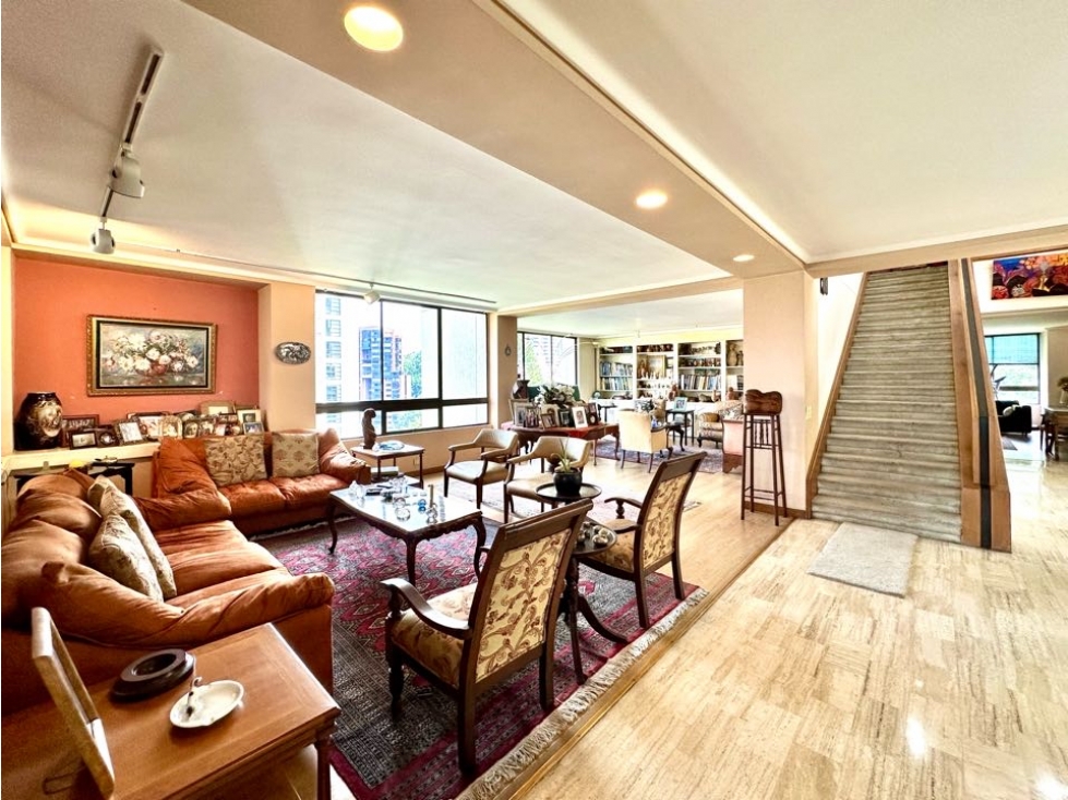 VENDEMOS PENTHOUSE DUPLEX SECTOR DRIVE INN