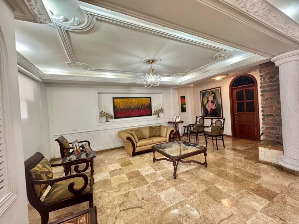 VENDEMOS tradicional casa 3 niveles cerca la bahía | Castillogrande — foto 2