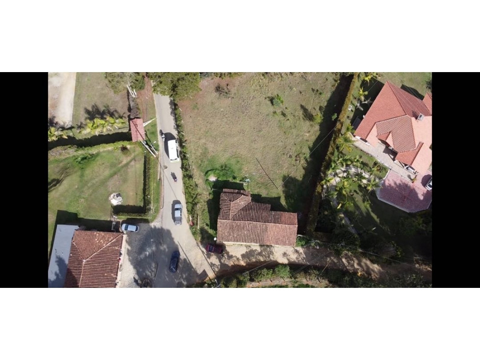VENDO EXCELENTE CASA LOTE EN V. PIEDRAS BLANCAS EN GUARNE