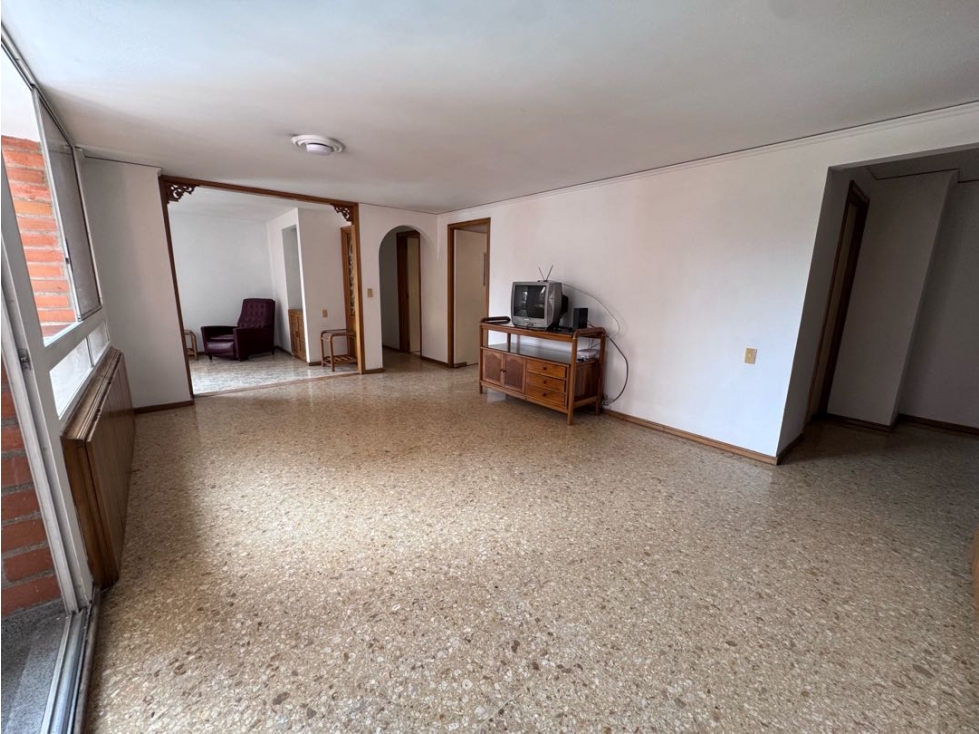 VENDO 105 mtr para REFORMAR sector clínica Medellín del Poblado — foto 3