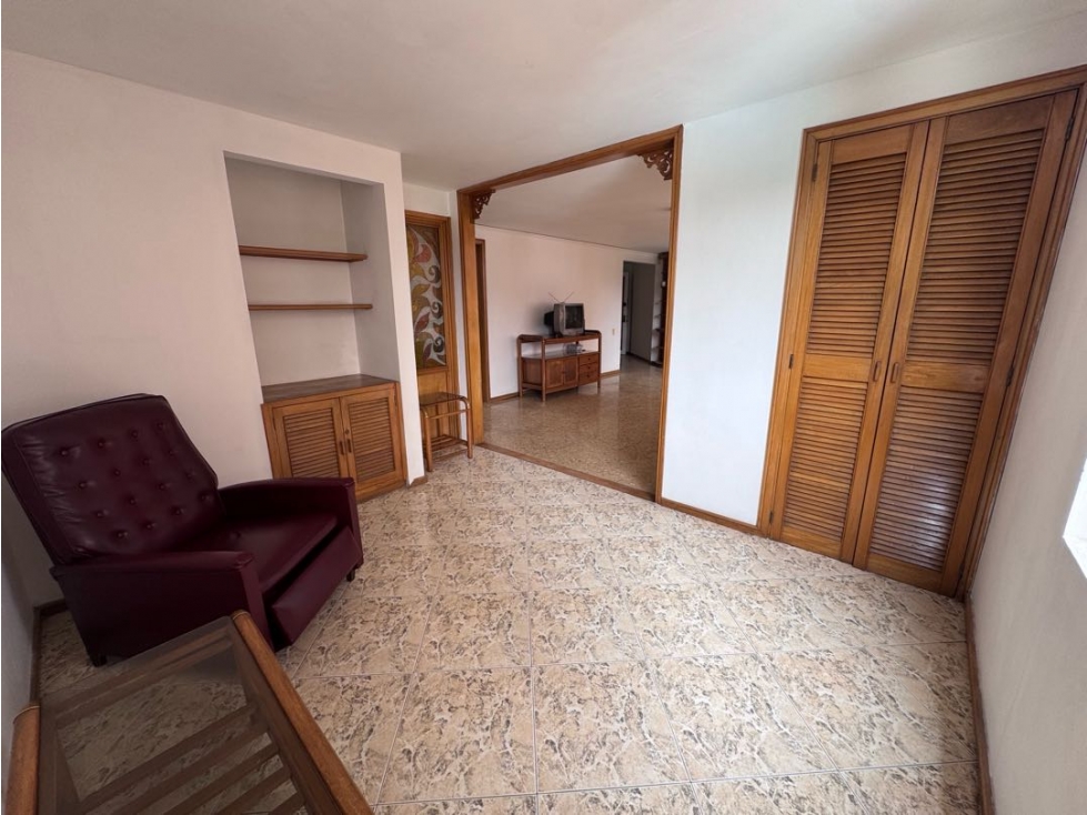 VENDO 105 mtr para REFORMAR sector clínica Medellín del Poblado — foto 4