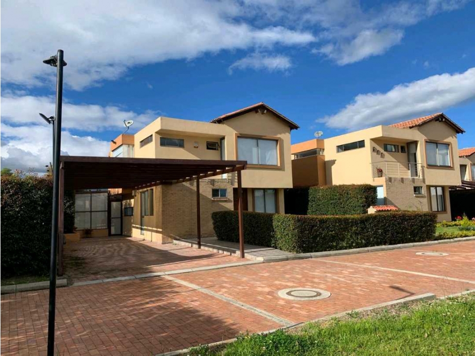 VENDO CASA DE DOS NIVELES CAMPESTRE UNIFAMILAR EN CAJICA