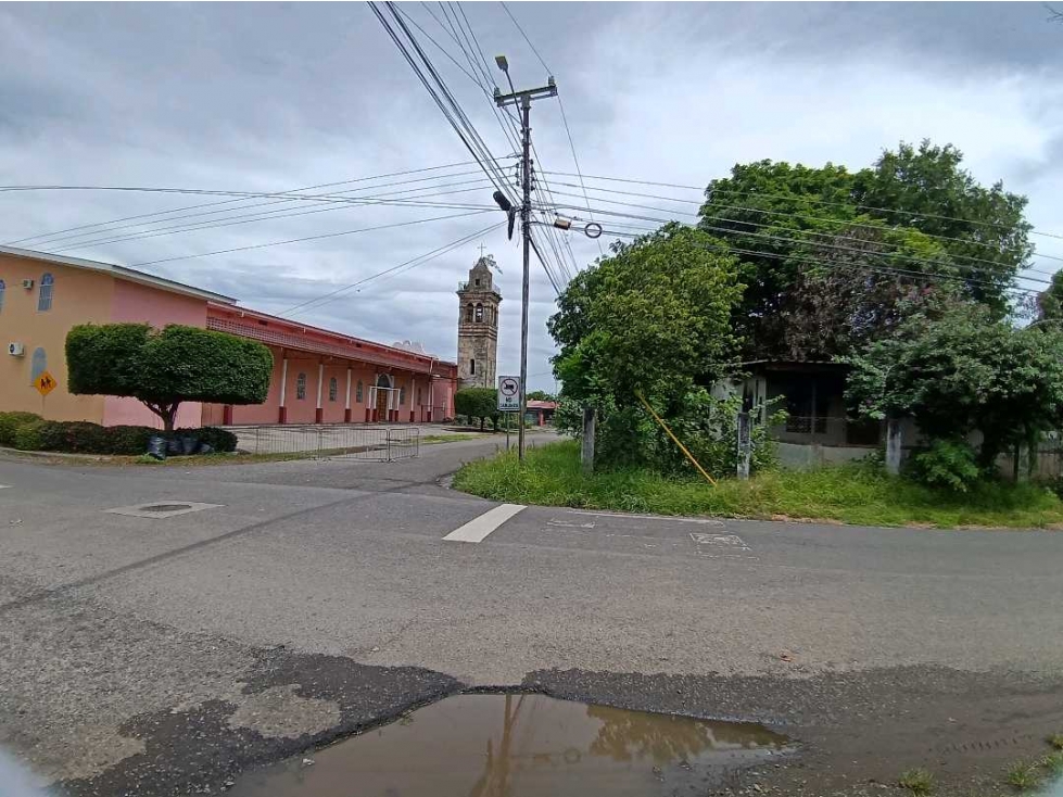 VENDO 2000MTS EN BARRIO BOLIVAR