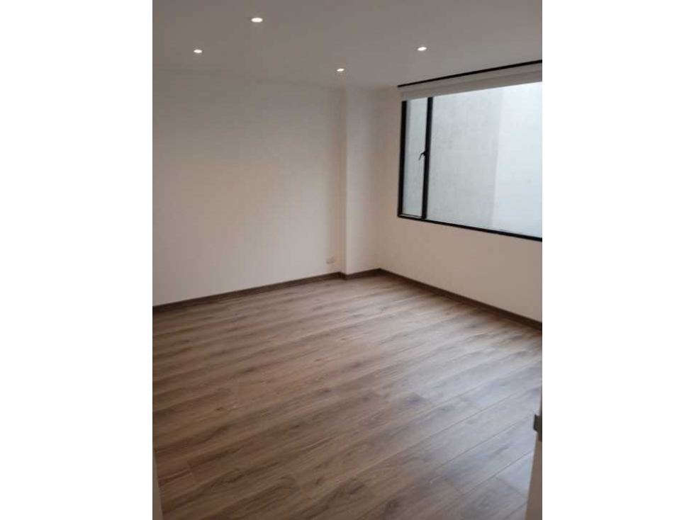 VENDO ACOGEDOR APARTAMENTO 175 MTRS2 REMODELADO SECTOR MULTICENTRO — foto 3