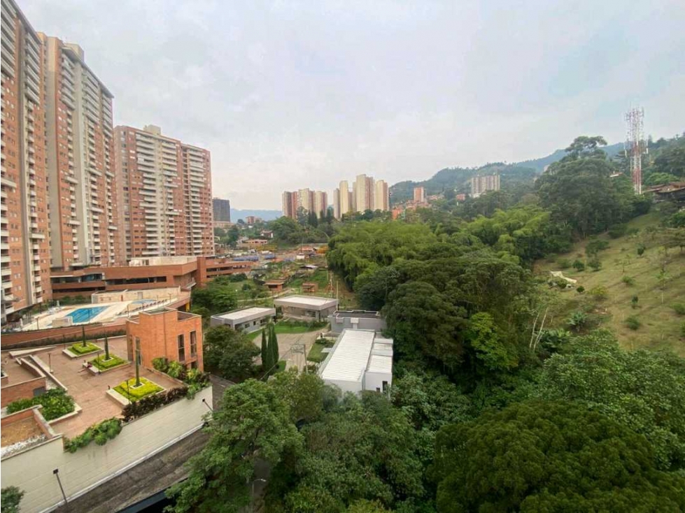 VENDO ACOGEDOR PENHOUSE EN SABANETA ASDESILLAS