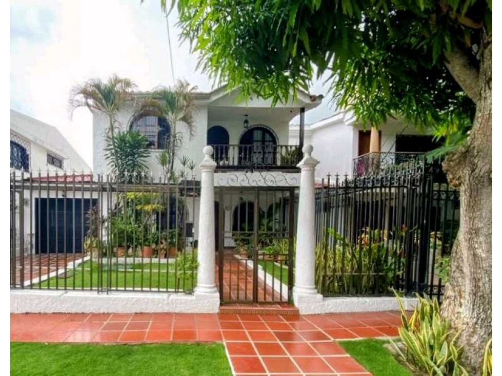 VENDO ACOGEDORA CASA EN RIOMAR