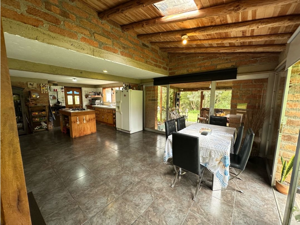 VENDO ACOGEDORA CASA FINCA EN SANTA ELENA
