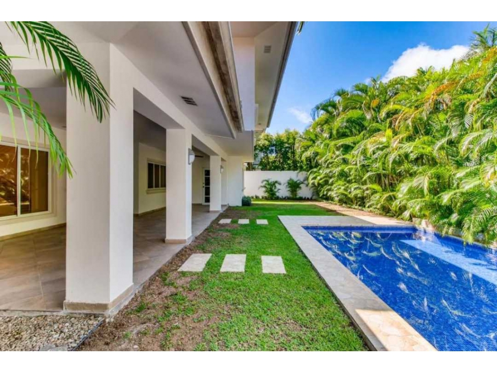 VENDO ALQUILA CASA COSTA LAS PERLAS COSTA DEL ESTE REMODELADA