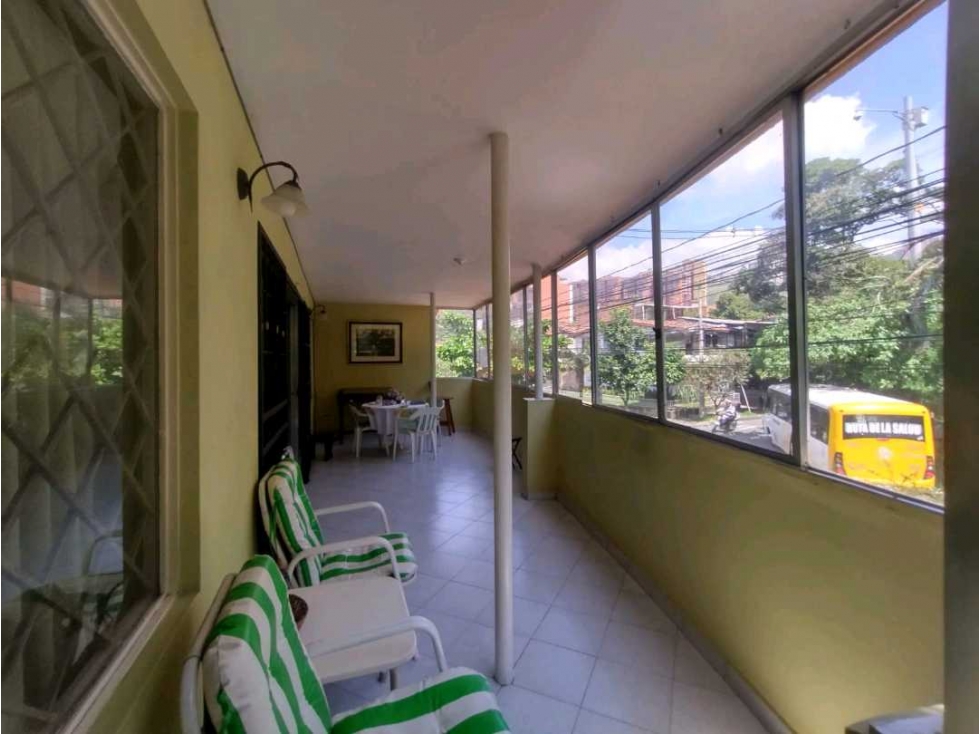 Vendo Amplia Casa en Calasanz segundo piso con garaje — foto 3