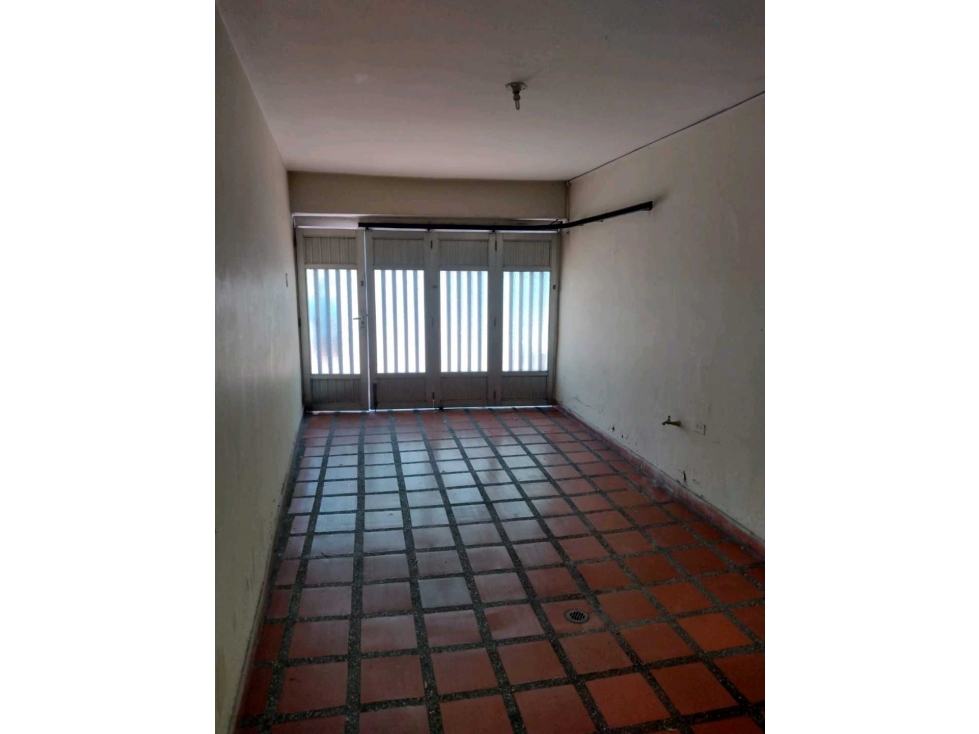 Vendo Amplia Casa en Calasanz segundo piso con garaje — foto 4