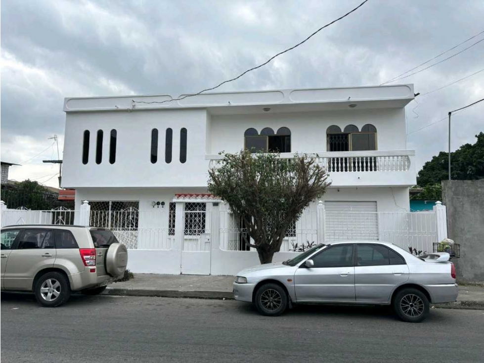 Vendo amplia casa en Duran 2 pisos y garaje - 1