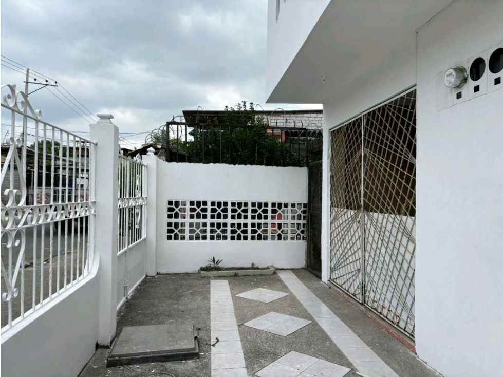 Vendo amplia casa en Duran 2 pisos y garaje - 3