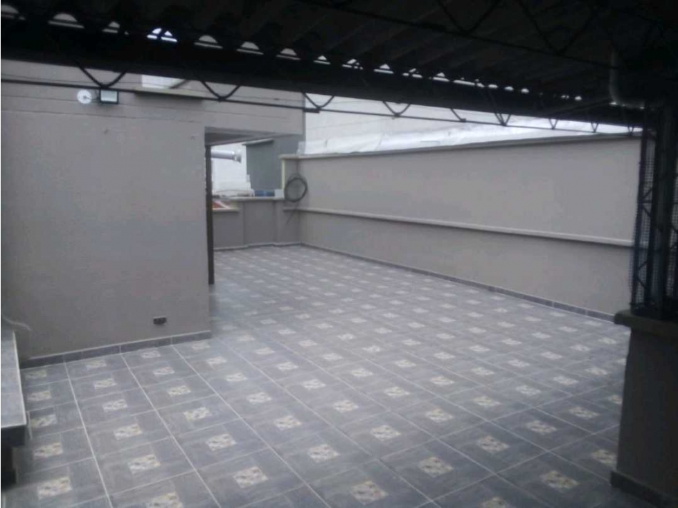 VENDO AMPLIA CASA EN EL CENTRO DE PEREIRA