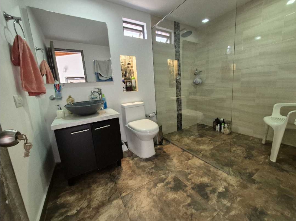 VENDO AMPLIA CASA EN SABANETA, UNIDAD CERRADA SECTOR LA FLORIDA — foto 5