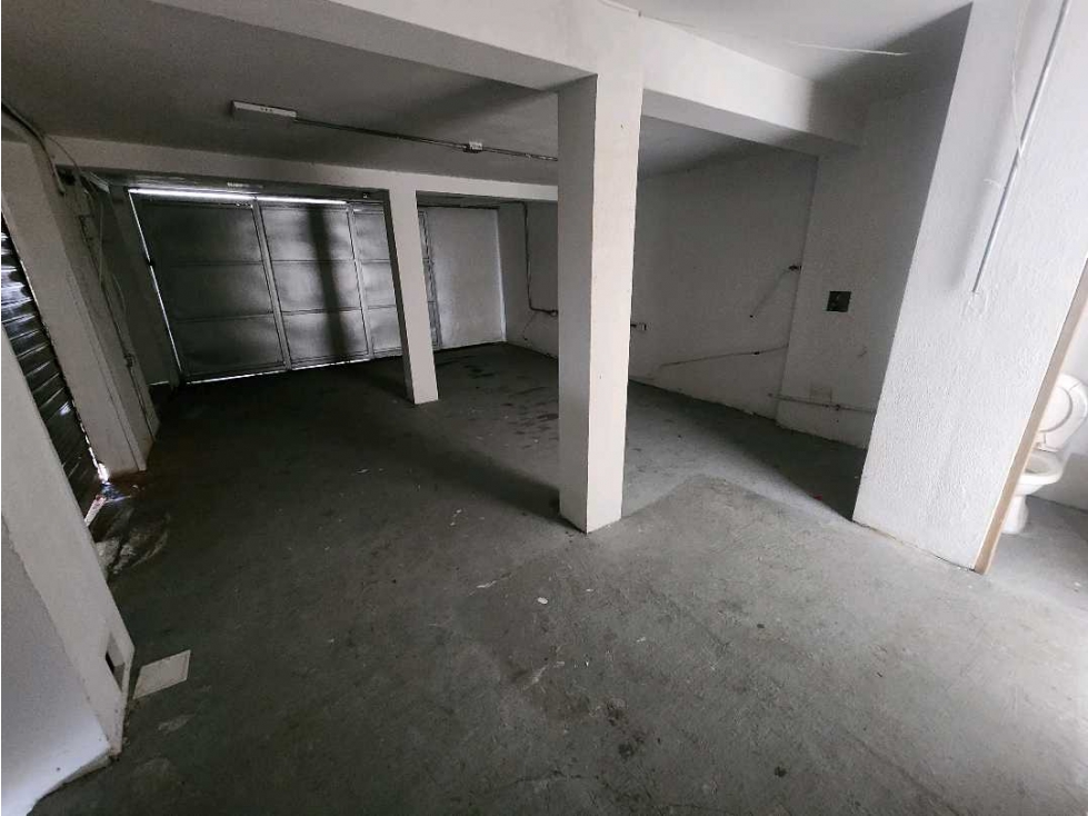 VENDO AMPLIA CASA EN SANTA ROSA DE CABAL