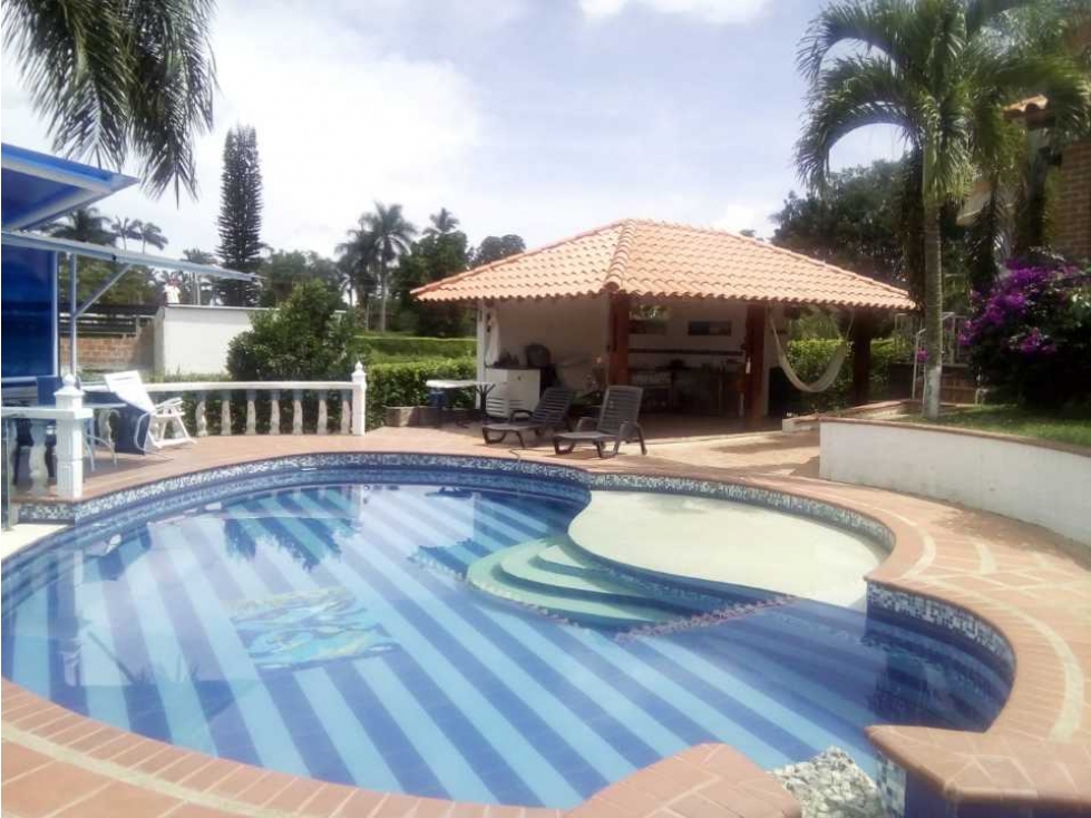 Vendo amplia y hermosa casa campestre en cerritos