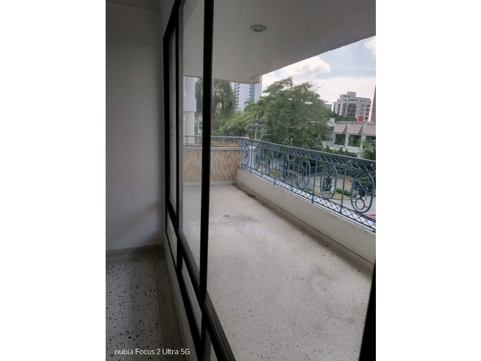 VENDO AMPLIO APARTAMENTO EN ALTO PRADO