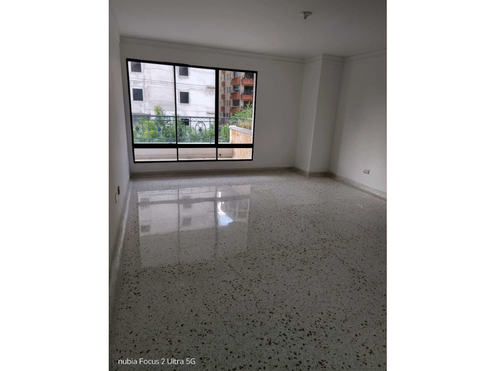 VENDO AMPLIO APARTAMENTO EN ALTO PRADO — foto 2