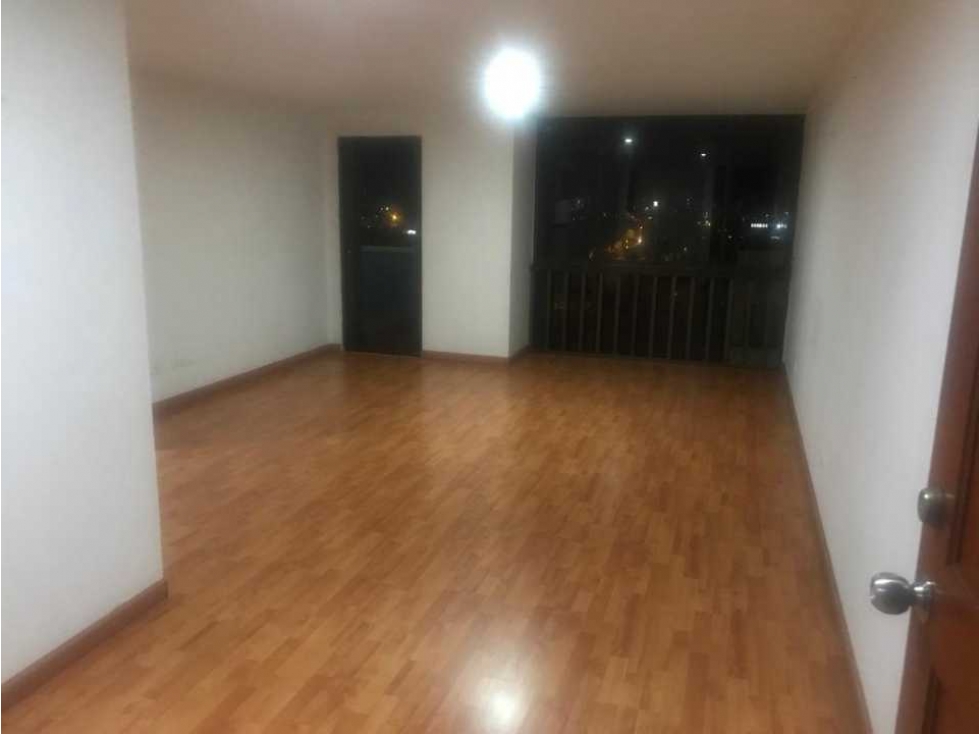 VENDO AMPLIO Y CONFORTABLE APARTAMENTO EN EL CENTRO DE PEREIRA — foto 2