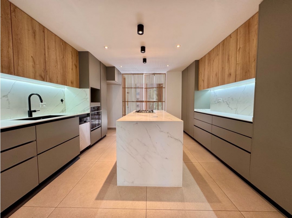 Vendo amplio apartamento en Catay sector Provenza, El Poblado