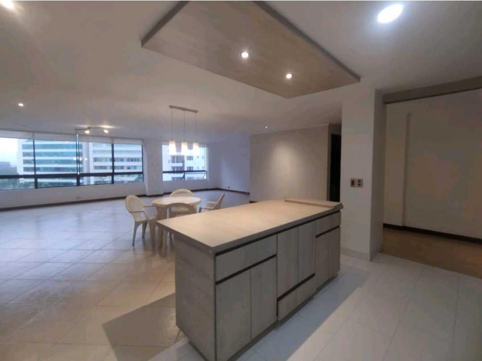 Vendo Amplio y moderno Apartamento en El Poblado sector Milla de Oro