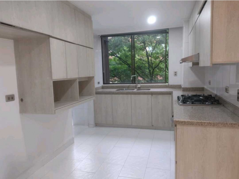 Vendo Amplio y moderno Apartamento en El Poblado sector Milla de Oro — foto 6