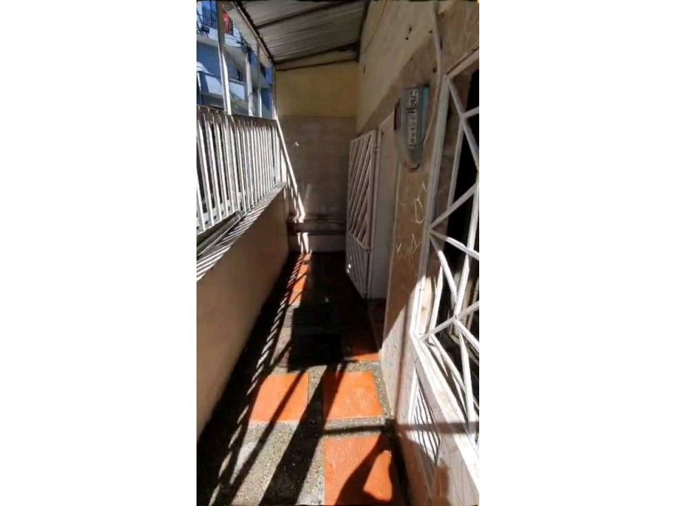 VENDO APARTAESTUDIO 1°PISO EN EL PLAYON MEDELLIN — foto 2